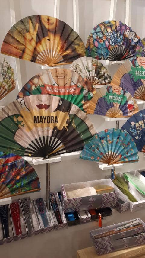 Keep it cool this season with Casa Mercedes fans at Presente by Arte Fino 2019. Keep it cool this season with Casa Mercedes fans at Presente by Arte Fino 2019.